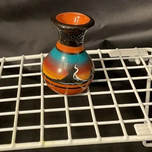 Small Native American Navajo Pottery Hand-Painted Vase Vessel Signed 2.5” - Picture 4 of 8